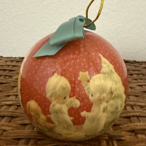 Vintage Enesco Precious Moments 1994 Round Christmas Ornament With Box - Picture 6 of 10